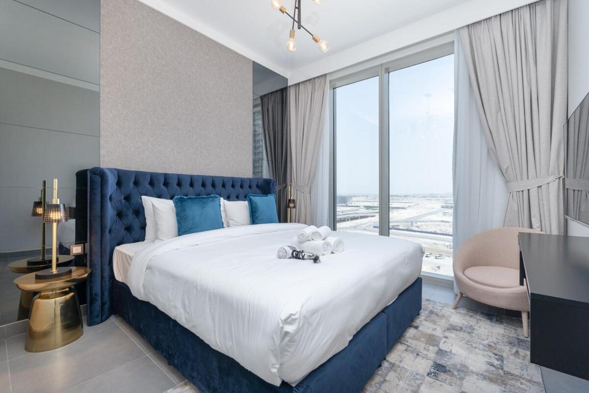 Stylish 2-bed Oasis With Pool In Peaceful Creek Harbour Apartment