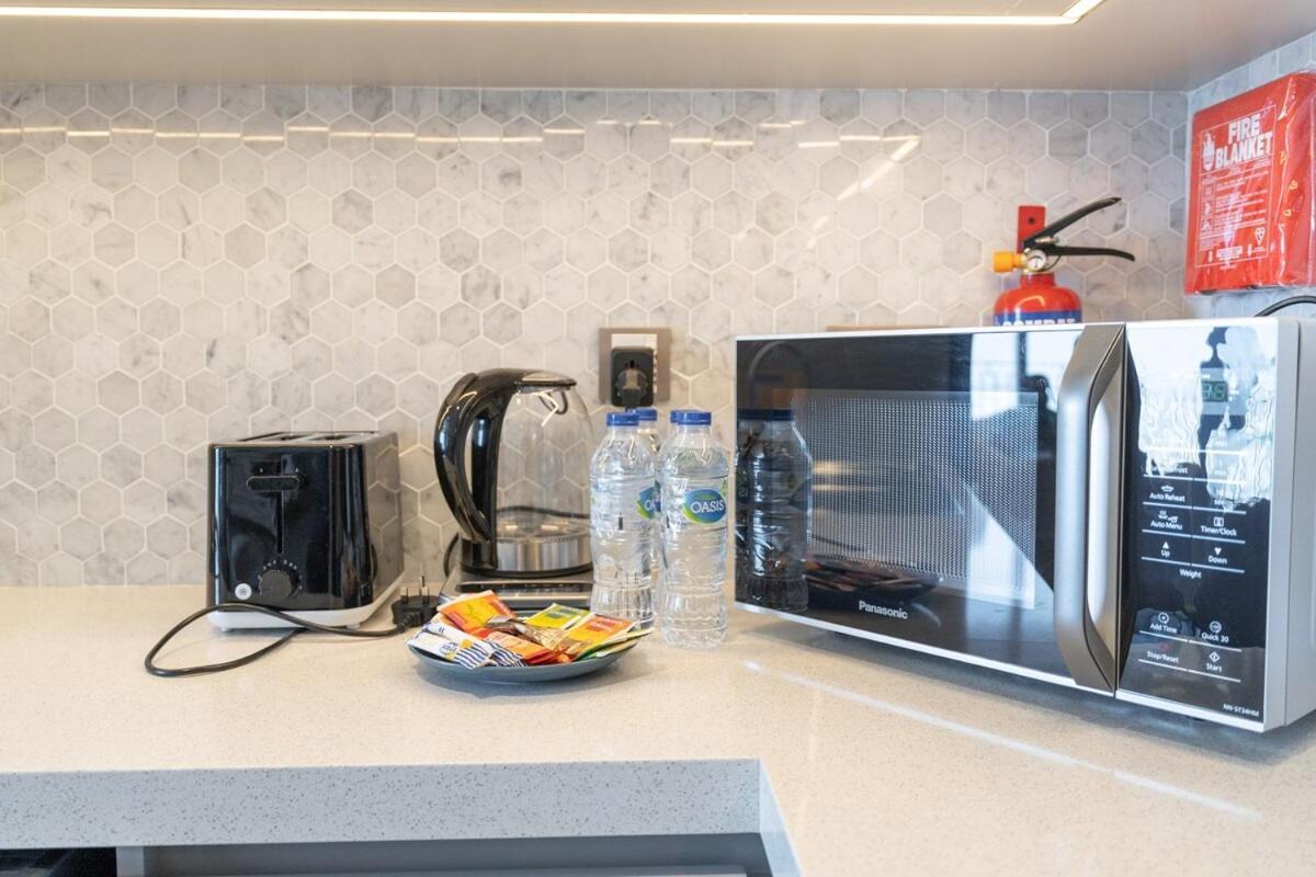 Stylish 2-bed Oasis With Pool In Peaceful Creek Harbour Apartment