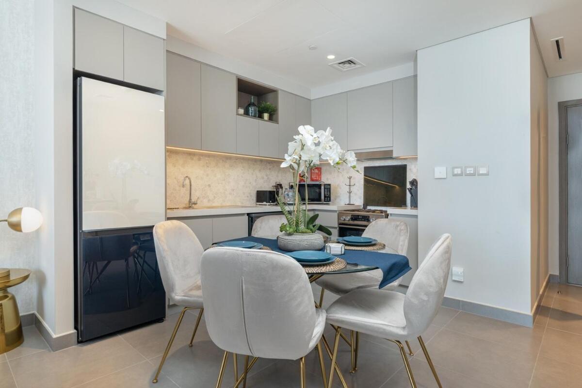 Stylish 2-bed Oasis With Pool In Peaceful Creek Harbour Apartment