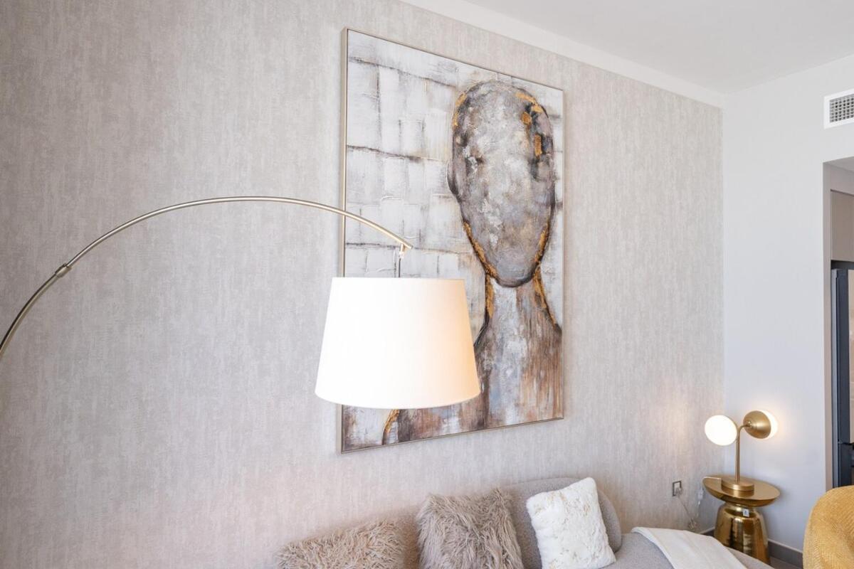 Stylish 2-bed Oasis With Pool In Peaceful Creek Harbour