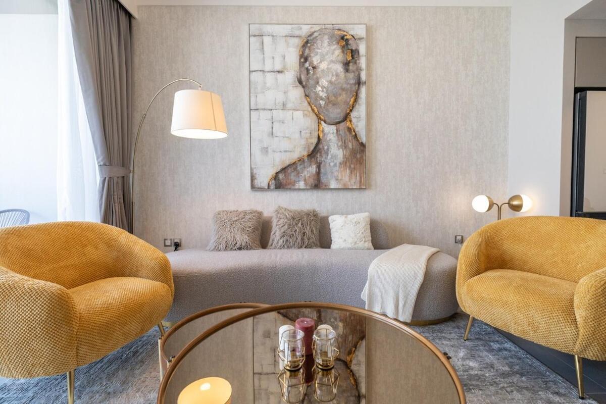 Stylish 2-bed Oasis With Pool In Peaceful Creek Harbour Apartment