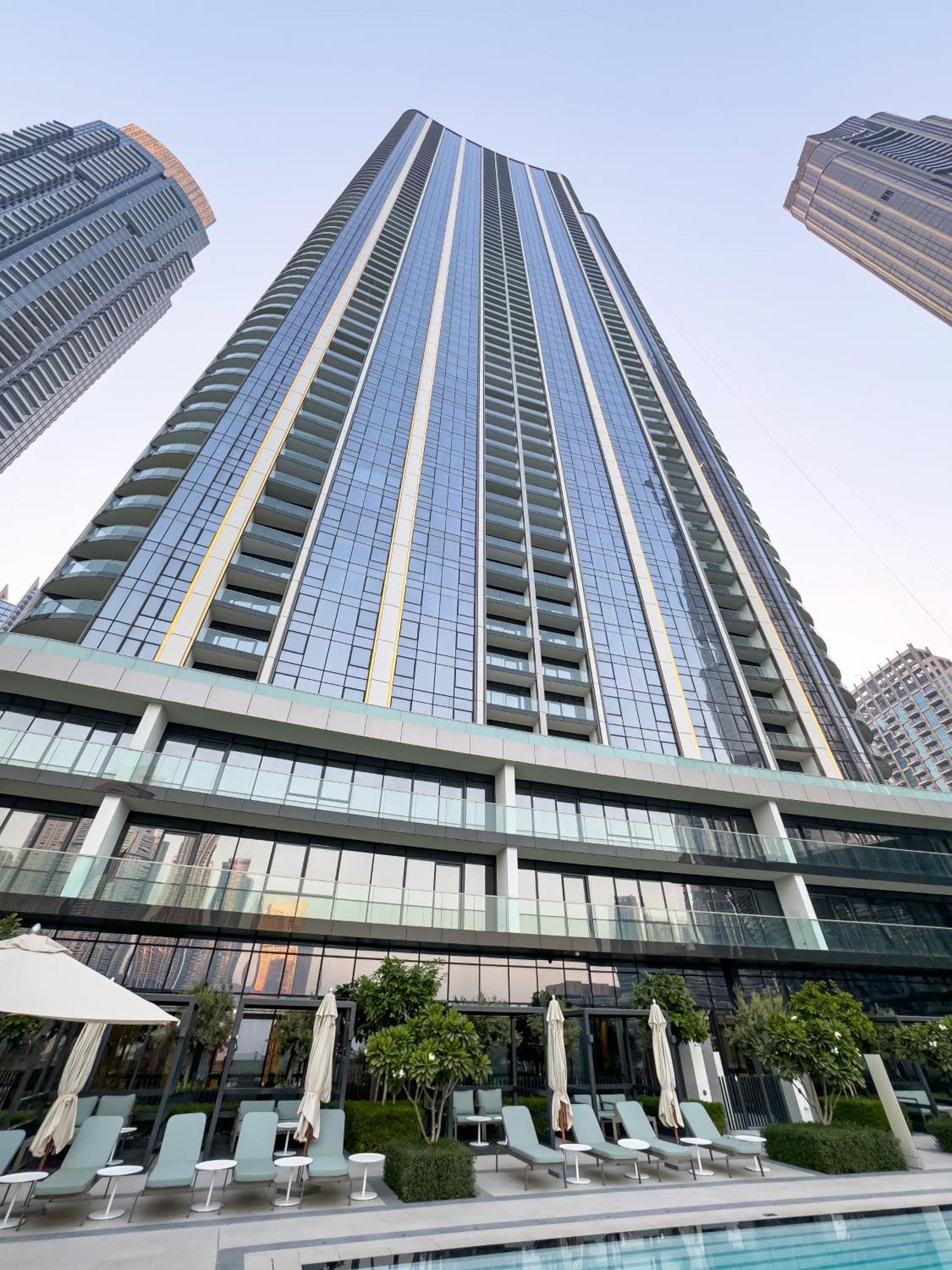 Apartment Grandeur 2 Bedroom I Burj Khalifa & Fountain Views I Free Parking, Gym, Pool, Wi-fi & Ps5 I By Skyline Serenity *