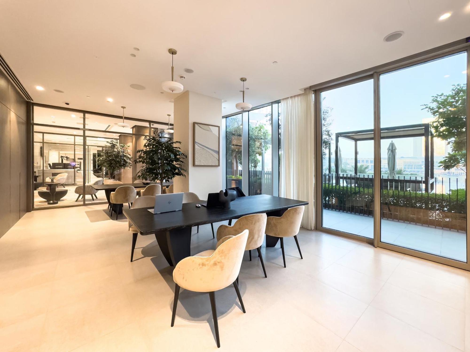 Apartment Grandeur 2 Bedroom I Burj Khalifa & Fountain Views I Free Parking, Gym, Pool, Wi-fi & Ps5 I By Skyline Serenity