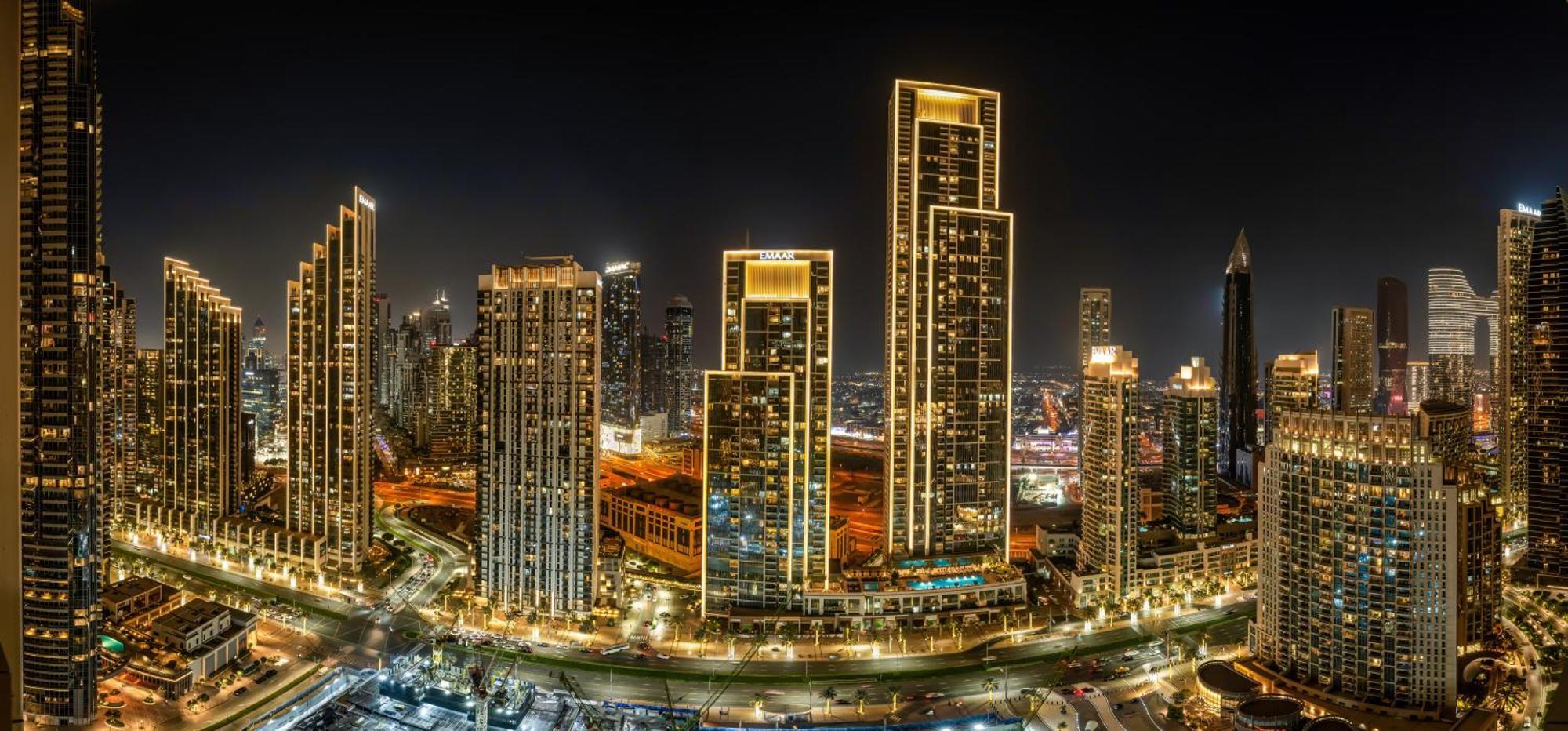 Apartment Grandeur 2 Bedroom I Burj Khalifa & Fountain Views I Free Parking, Gym, Pool, Wi-fi & Ps5 I By Skyline Serenity