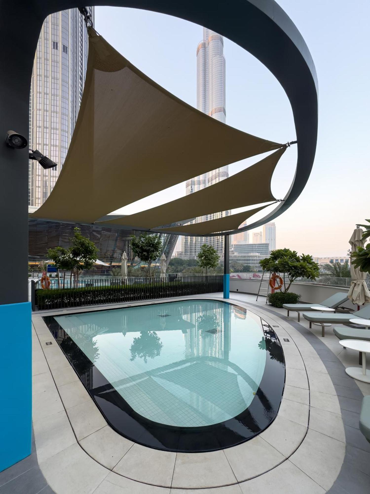 Grandeur 2 Bedroom I Burj Khalifa & Fountain Views I Free Parking, Gym, Pool, Wi-fi & Ps5 I By Skyline Serenity *