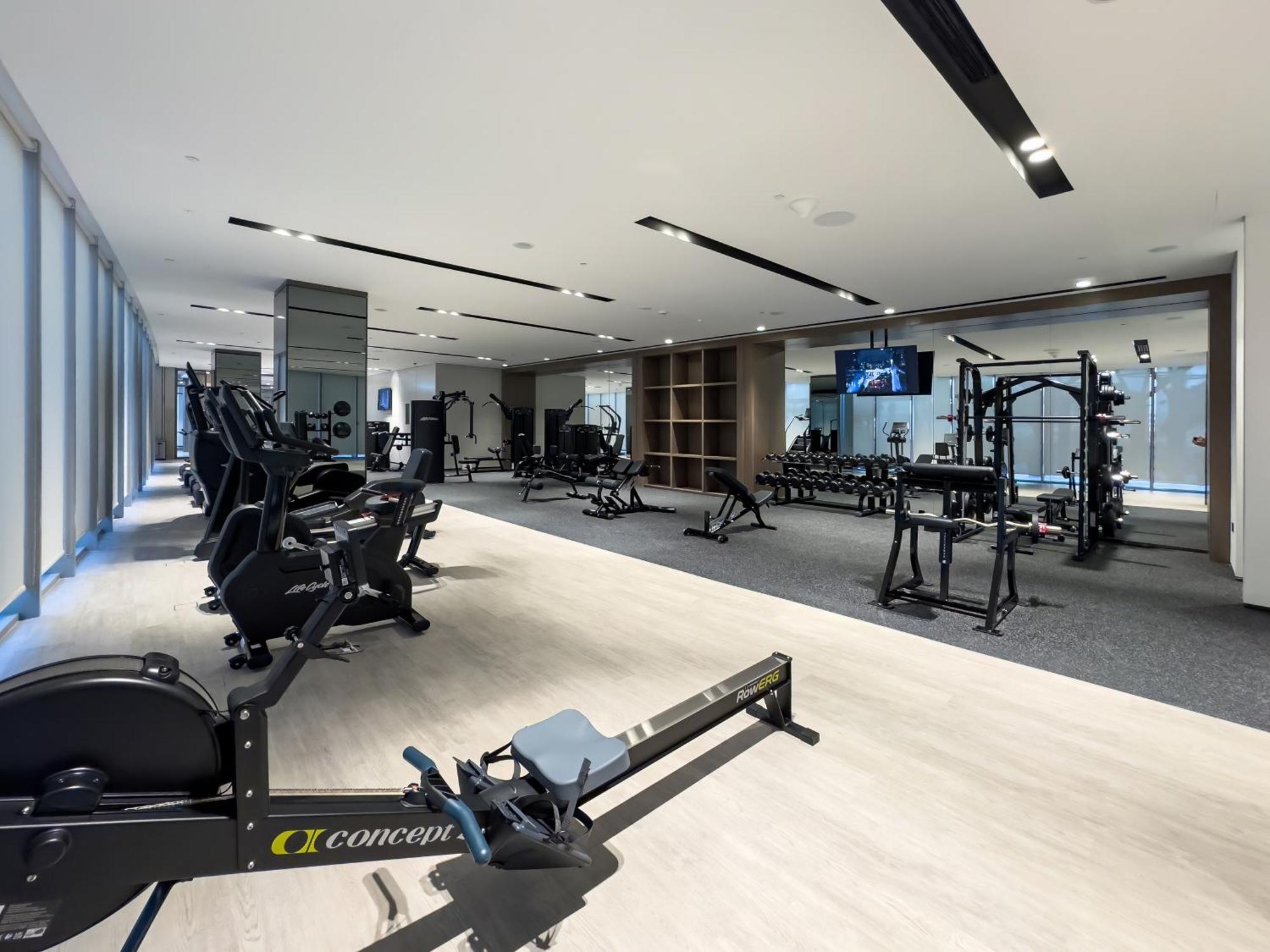 Grandeur 2 Bedroom I Burj Khalifa & Fountain Views I Free Parking, Gym, Pool, Wi-fi & Ps5 I By Skyline Serenity * Dubai