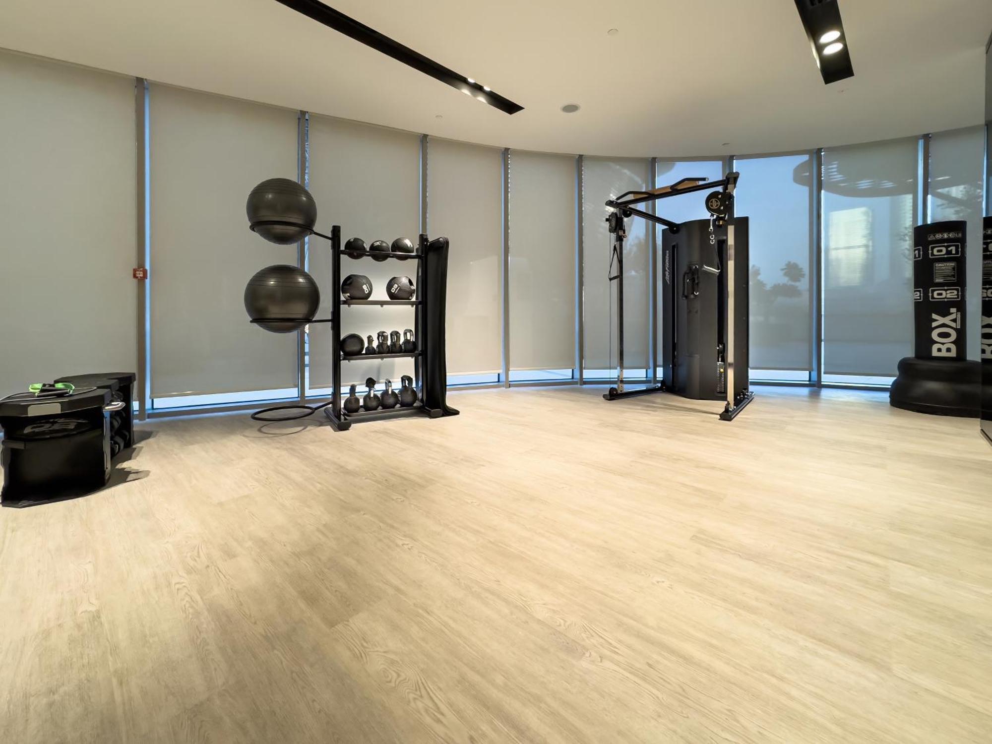 Apartment Grandeur 2 Bedroom I Burj Khalifa & Fountain Views I Free Parking, Gym, Pool, Wi-fi & Ps5 I By Skyline Serenity Dubai