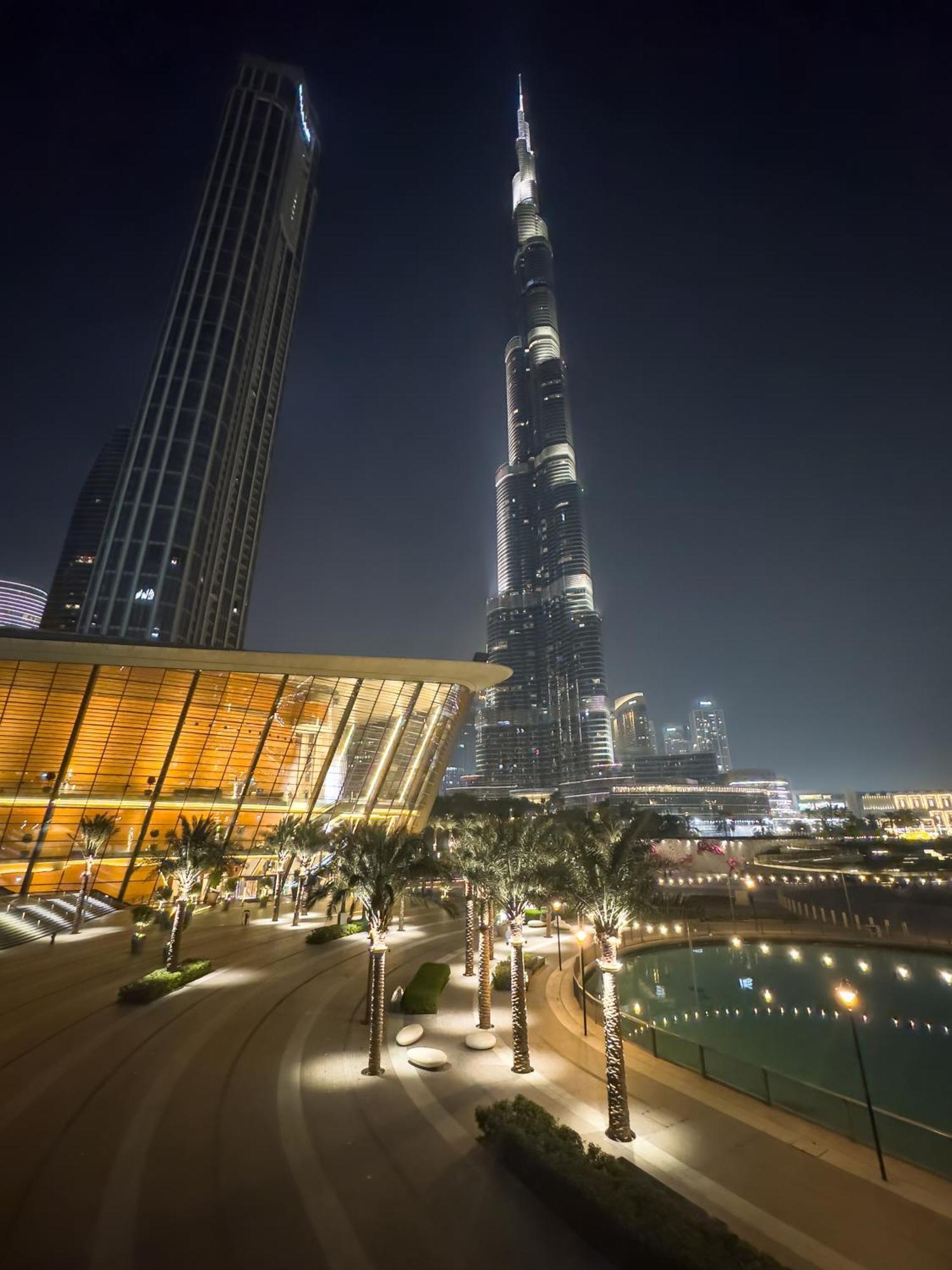 Grandeur 2 Bedroom I Burj Khalifa & Fountain Views I Free Parking, Gym, Pool, Wi-fi & Ps5 I By Skyline Serenity Dubai