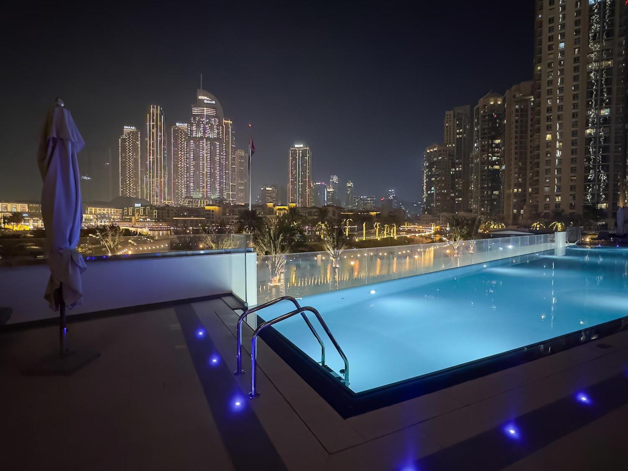 Apartment Grandeur 2 Bedroom I Burj Khalifa & Fountain Views I Free Parking, Gym, Pool, Wi-fi & Ps5 I By Skyline Serenity Dubai