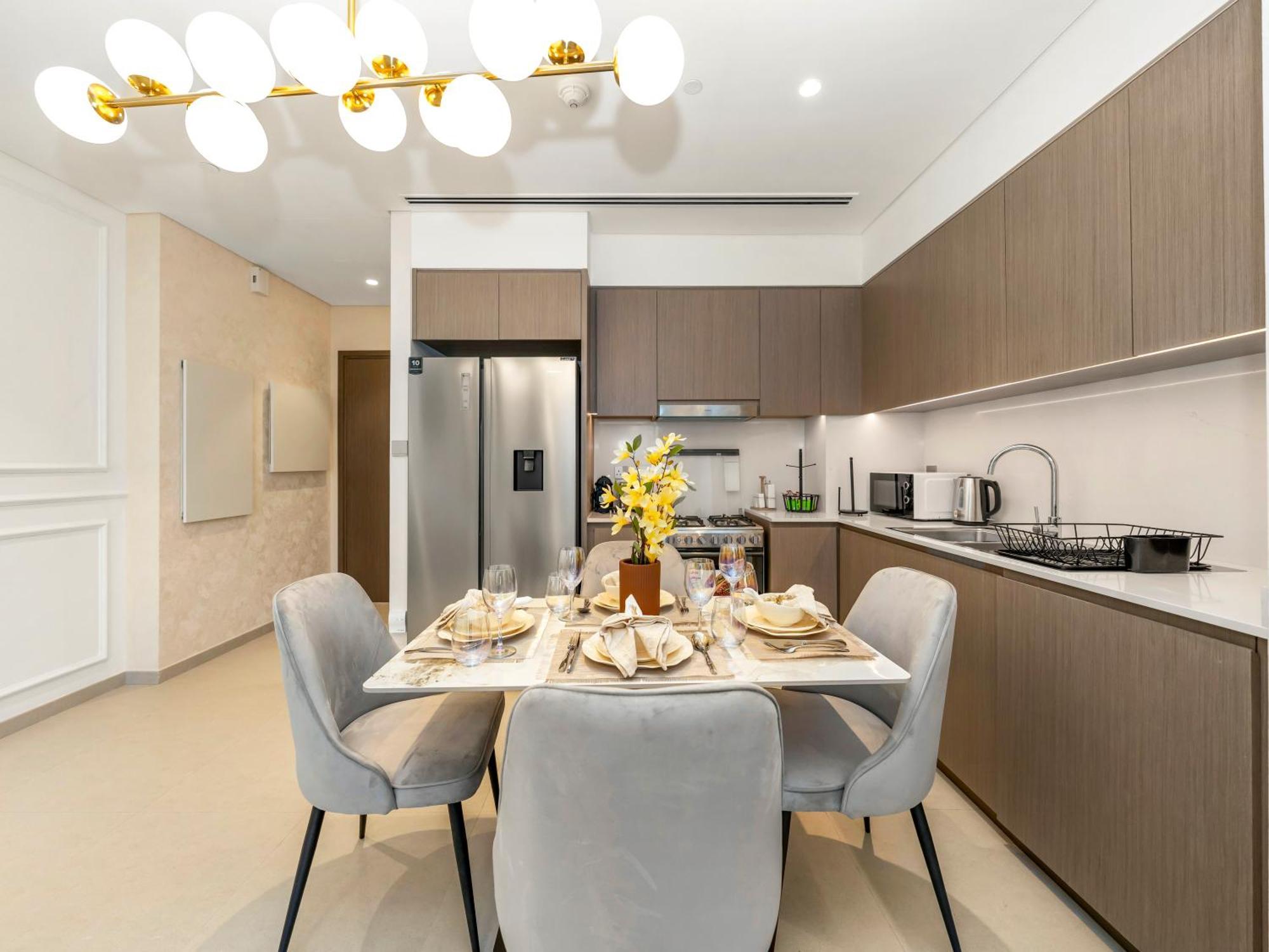 Grandeur 2 Bedroom I Burj Khalifa & Fountain Views I Free Parking, Gym, Pool, Wi-fi & Ps5 I By Skyline Serenity Apartment