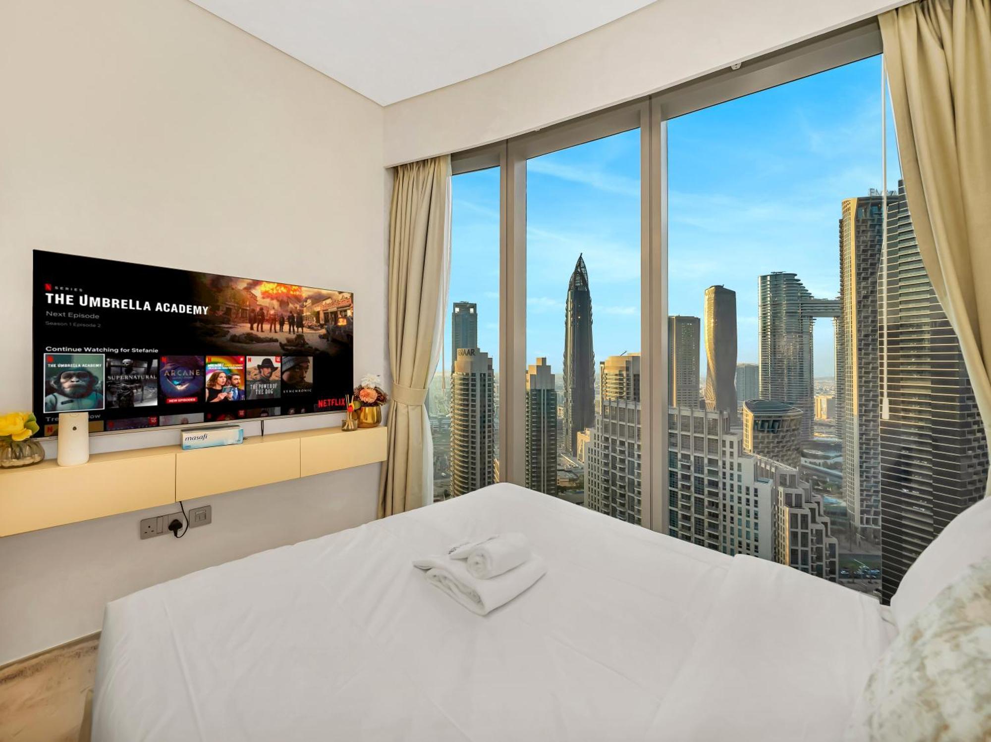 Grandeur 2 Bedroom I Burj Khalifa & Fountain Views I Free Parking, Gym, Pool, Wi-fi & Ps5 I By Skyline Serenity *