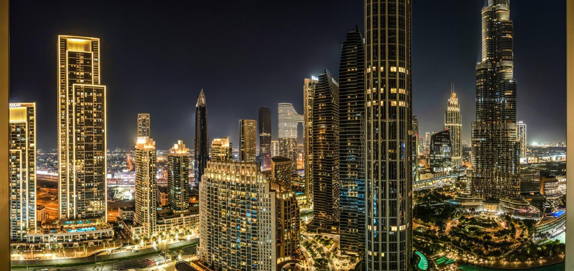 Apartment Grandeur 2 Bedroom I Burj Khalifa & Fountain Views I Free Parking, Gym, Pool, Wi-fi & Ps5 I By Skyline Serenity