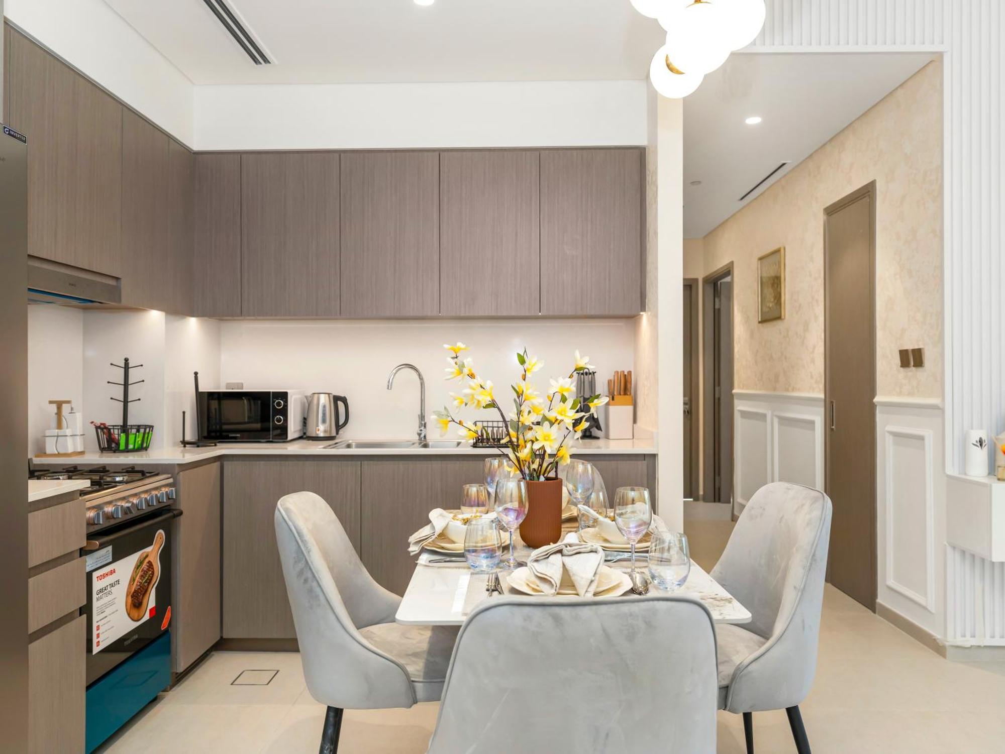 Apartment Grandeur 2 Bedroom I Burj Khalifa & Fountain Views I Free Parking, Gym, Pool, Wi-fi & Ps5 I By Skyline Serenity *