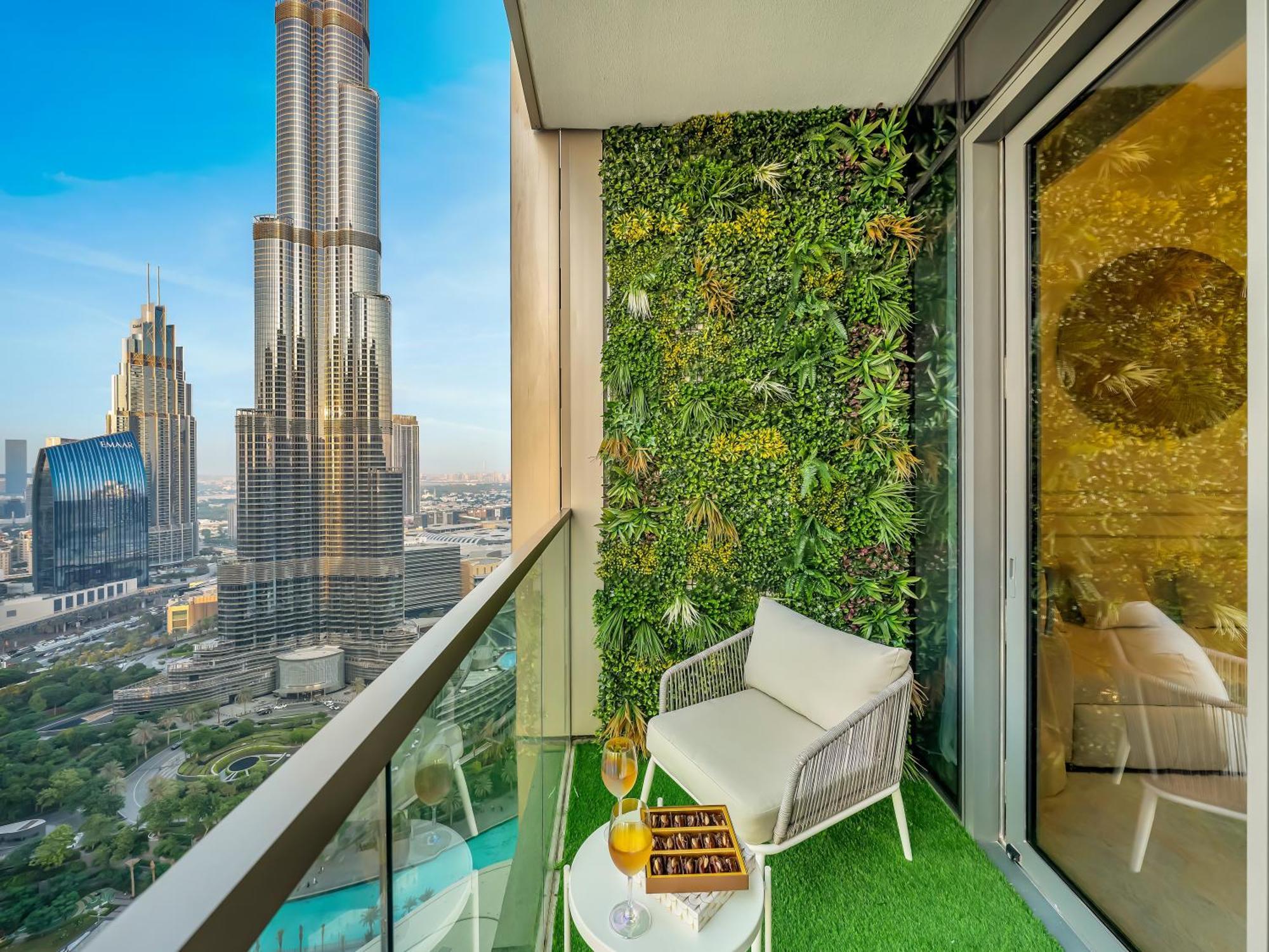 Apartment Grandeur 2 Bedroom I Burj Khalifa & Fountain Views I Free Parking, Gym, Pool, Wi-fi & Ps5 I By Skyline Serenity Dubai