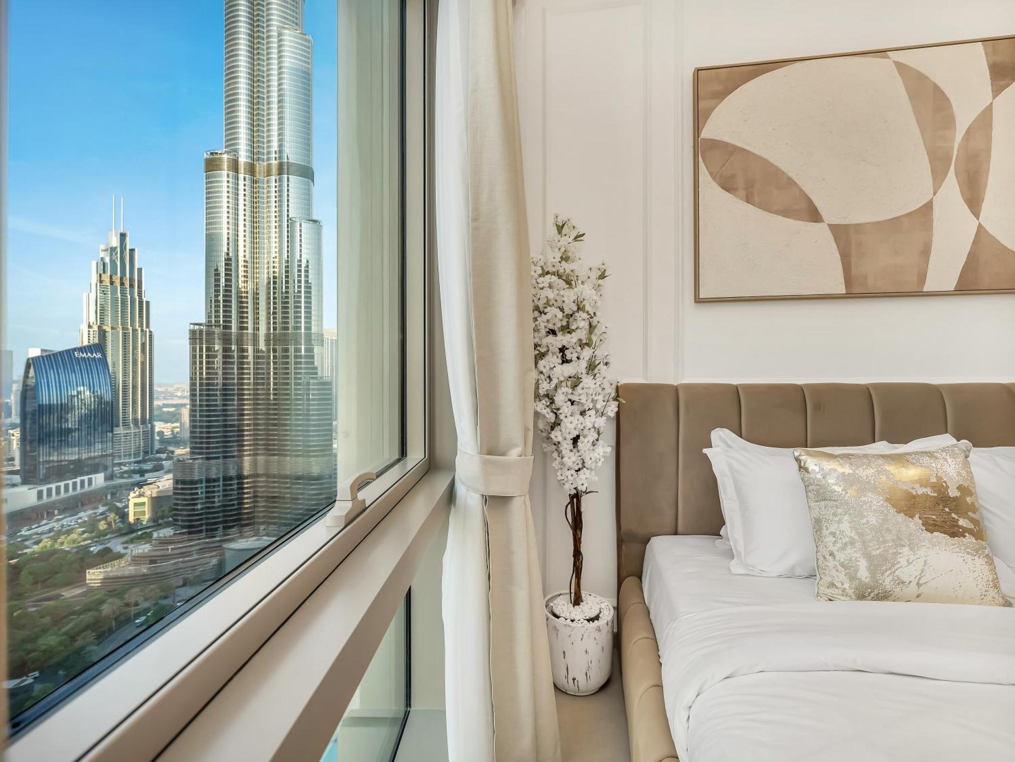 Grandeur 2 Bedroom I Burj Khalifa & Fountain Views I Free Parking, Gym, Pool, Wi-fi & Ps5 I By Skyline Serenity Dubai