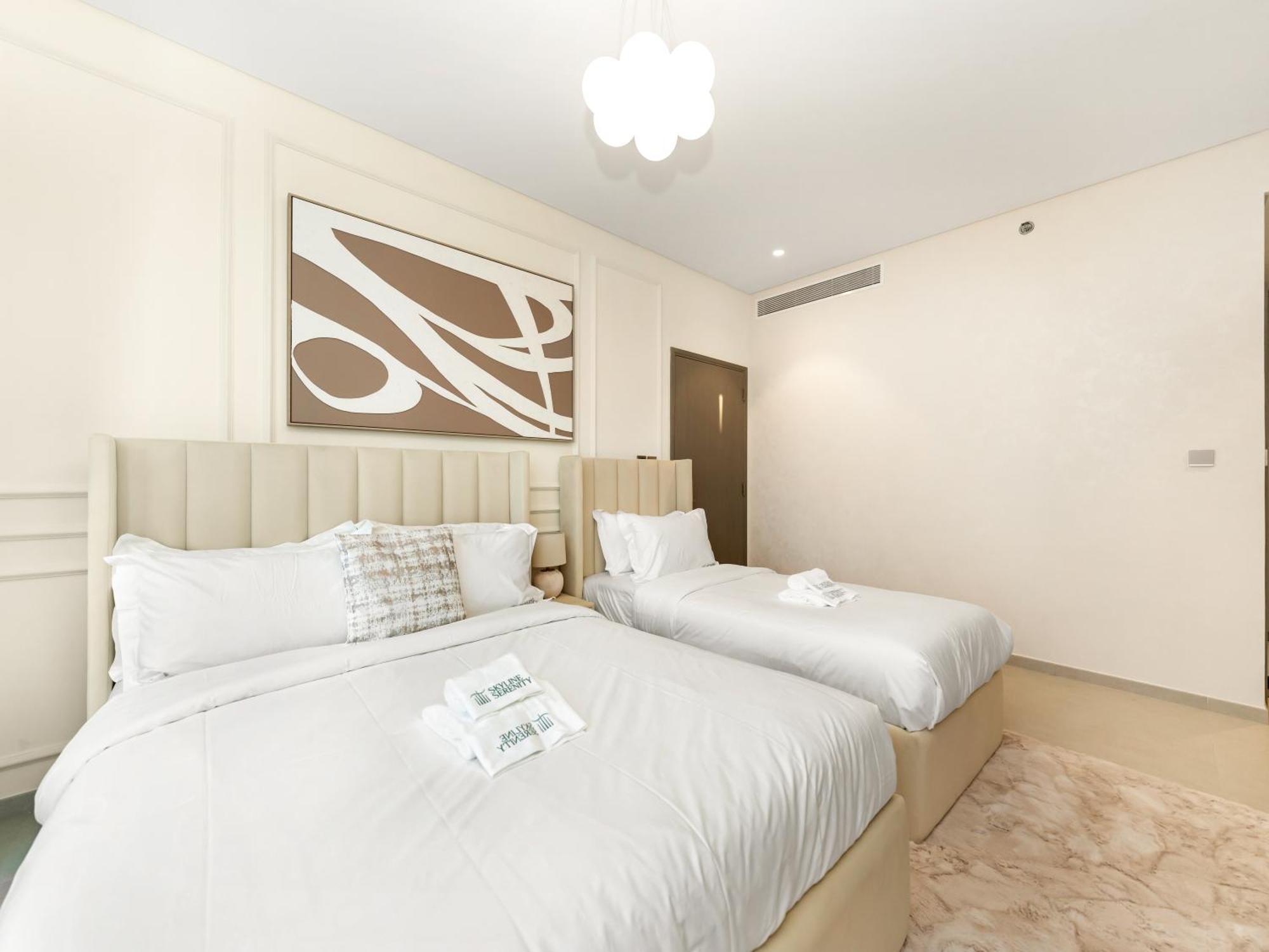 Grandeur 2 Bedroom I Burj Khalifa & Fountain Views I Free Parking, Gym, Pool, Wi-fi & Ps5 I By Skyline Serenity