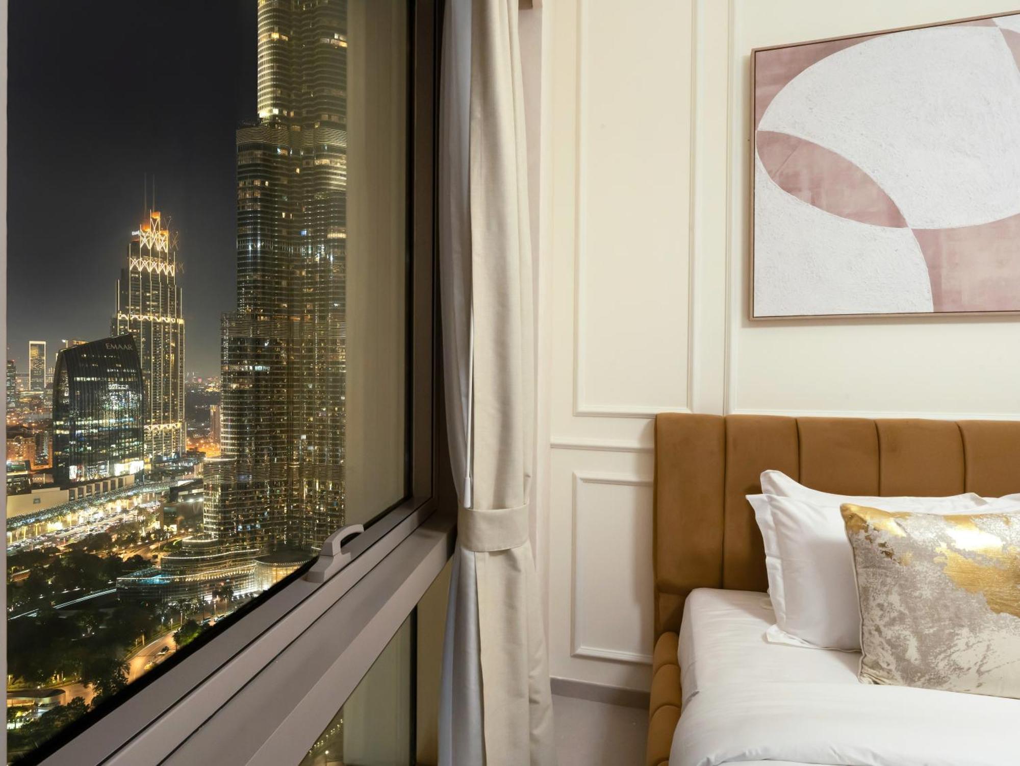 Apartment Grandeur 2 Bedroom I Burj Khalifa & Fountain Views I Free Parking, Gym, Pool, Wi-fi & Ps5 I By Skyline Serenity *