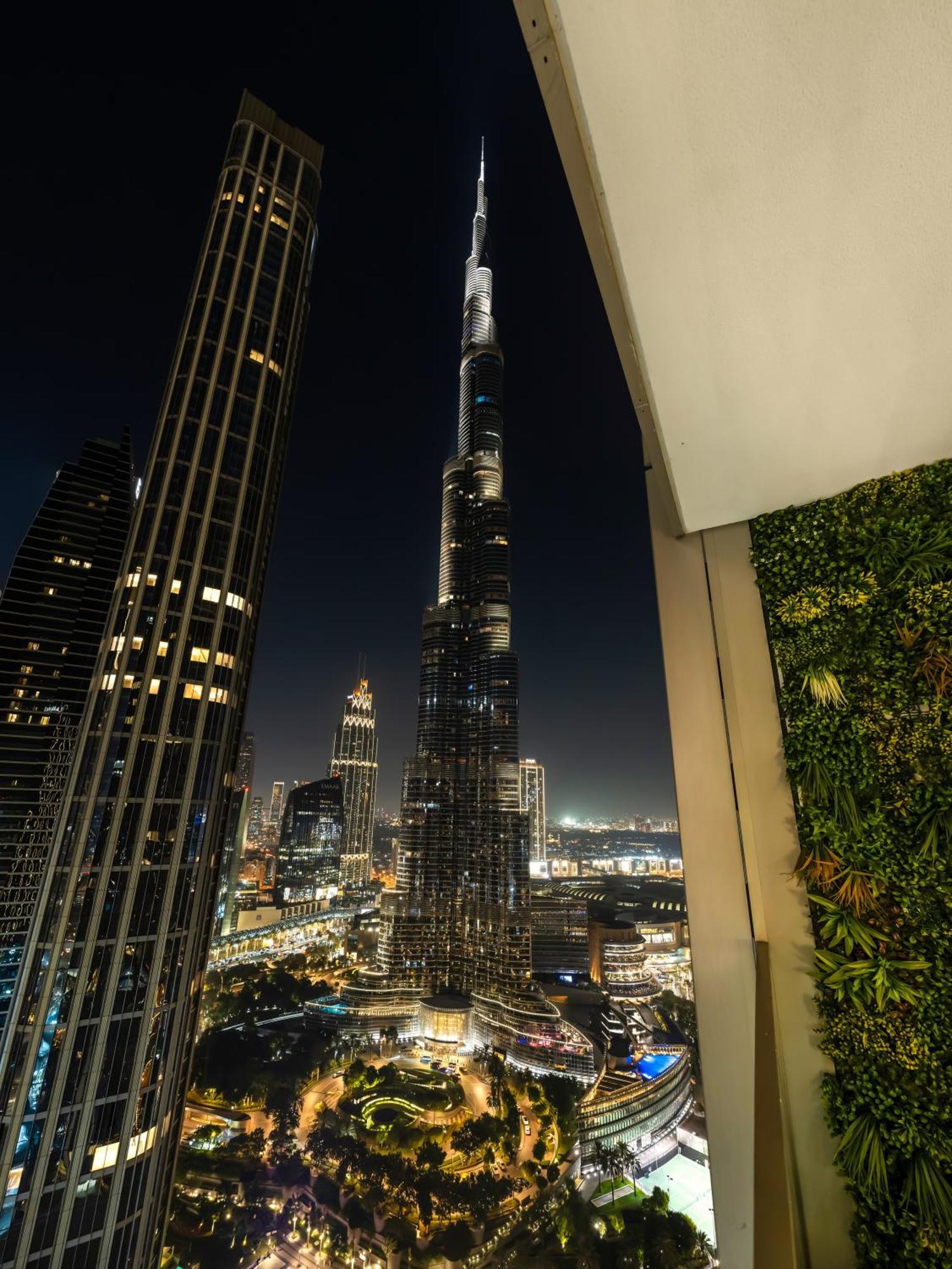 Grandeur 2 Bedroom I Burj Khalifa & Fountain Views I Free Parking, Gym, Pool, Wi-fi & Ps5 I By Skyline Serenity Apartment Dubai