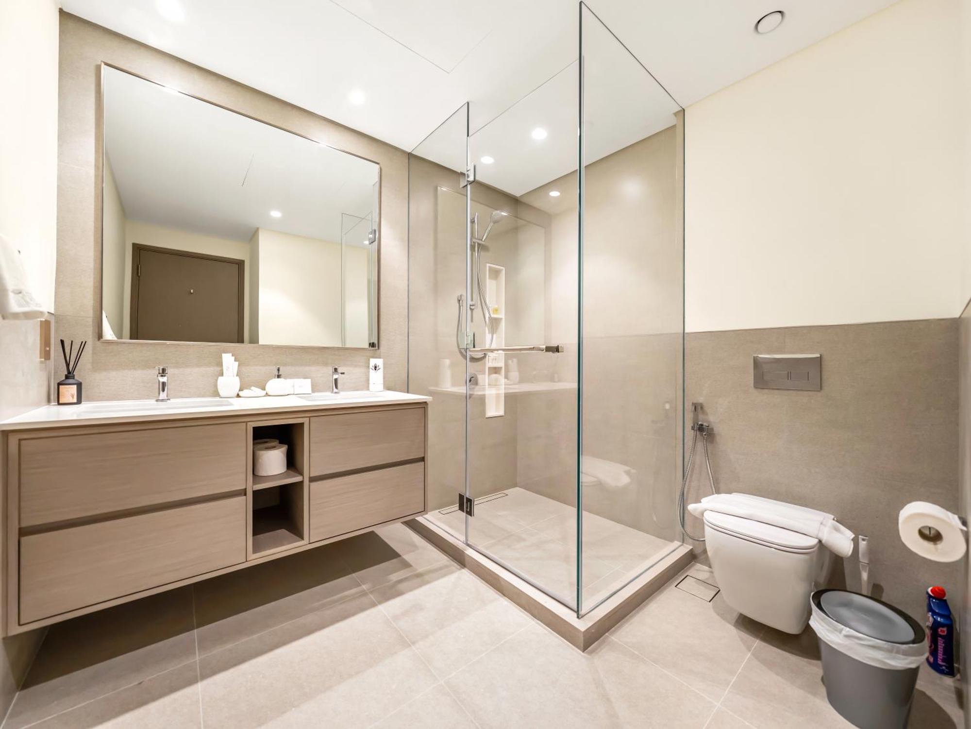 Apartment Grandeur 2 Bedroom I Burj Khalifa & Fountain Views I Free Parking, Gym, Pool, Wi-fi & Ps5 I By Skyline Serenity