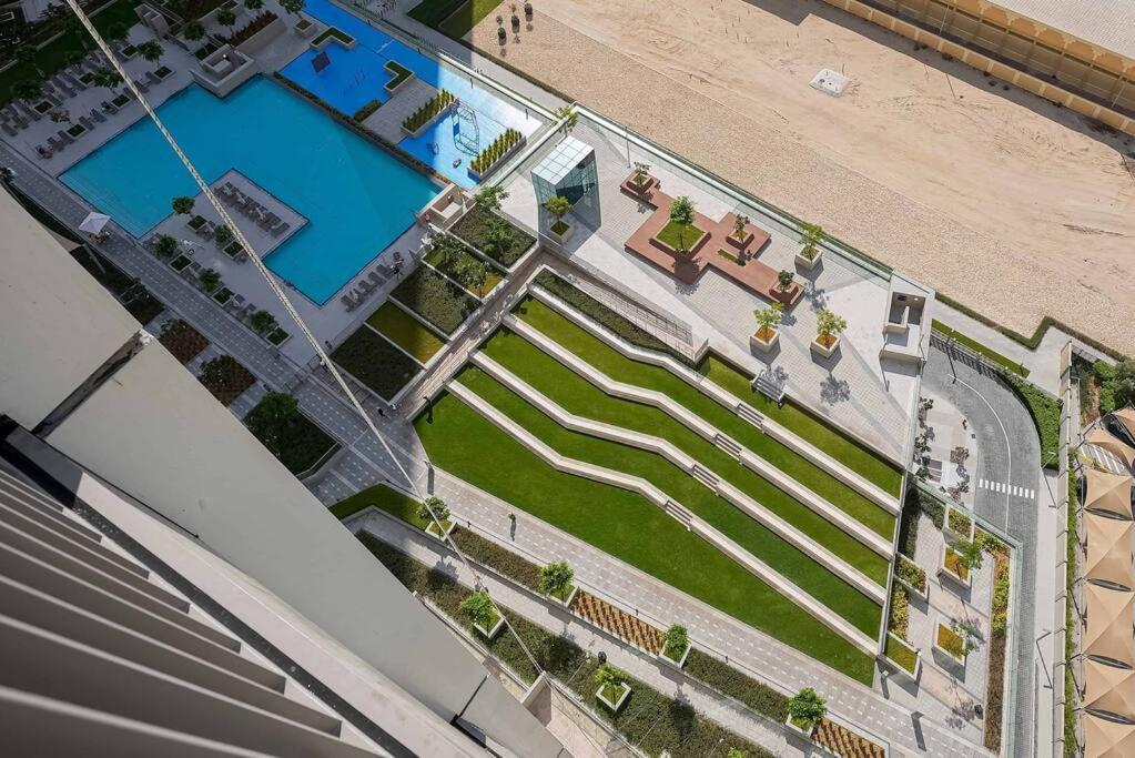 Apartment Living With Burj Khalifa Views *