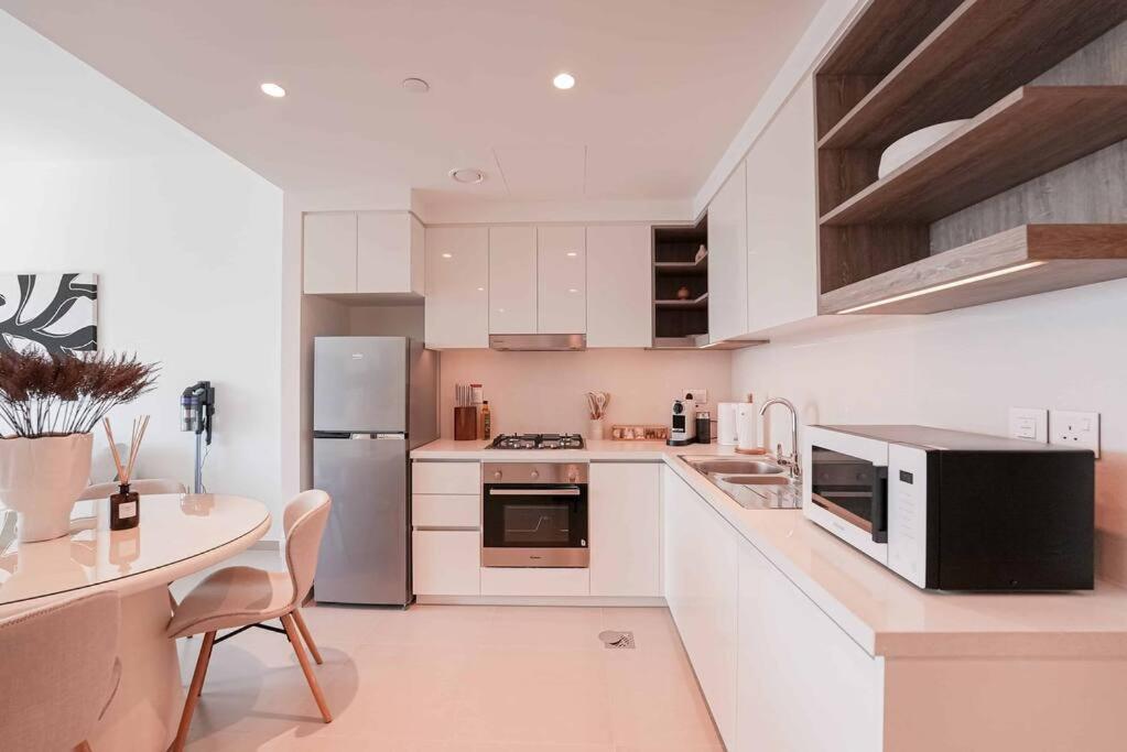 Living With Burj Khalifa Views Apartment *