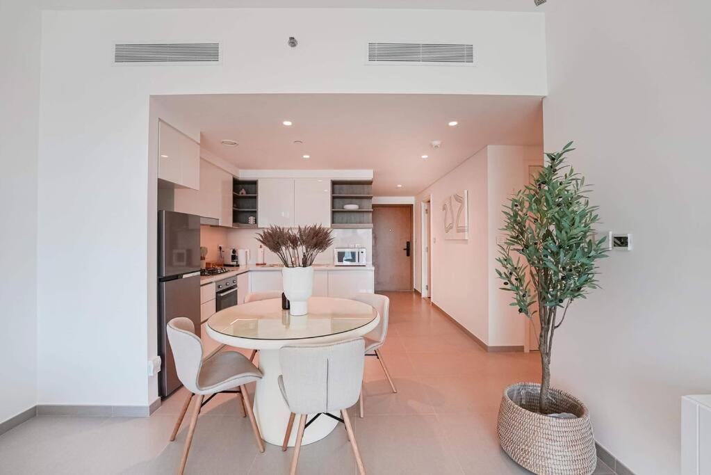 Living With Burj Khalifa Views Apartment *
