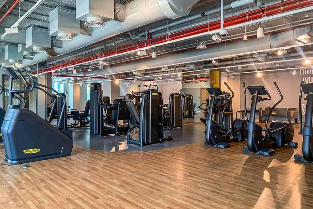 Apartment Living With Burj Khalifa Views