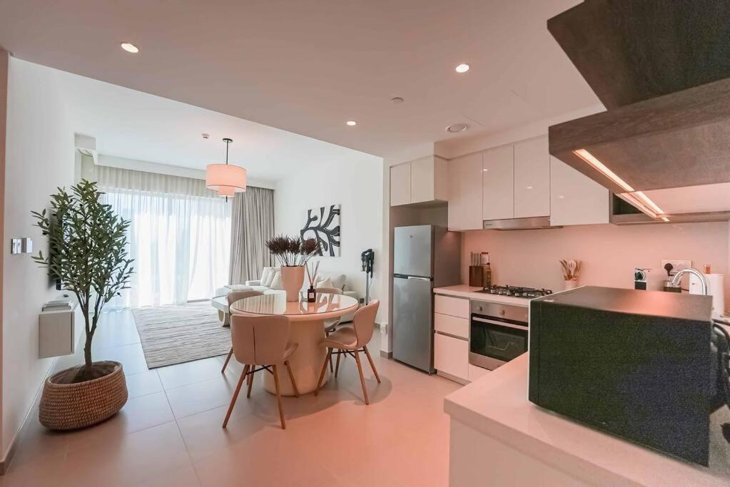 Apartment Living With Burj Khalifa Views Dubai