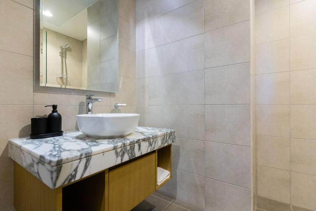 1br In Business Bay, Aykon Apartment
