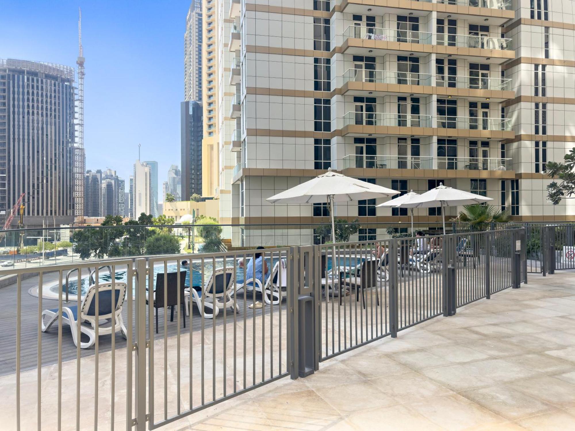 Chic 1br With Pool And Gym Dubai