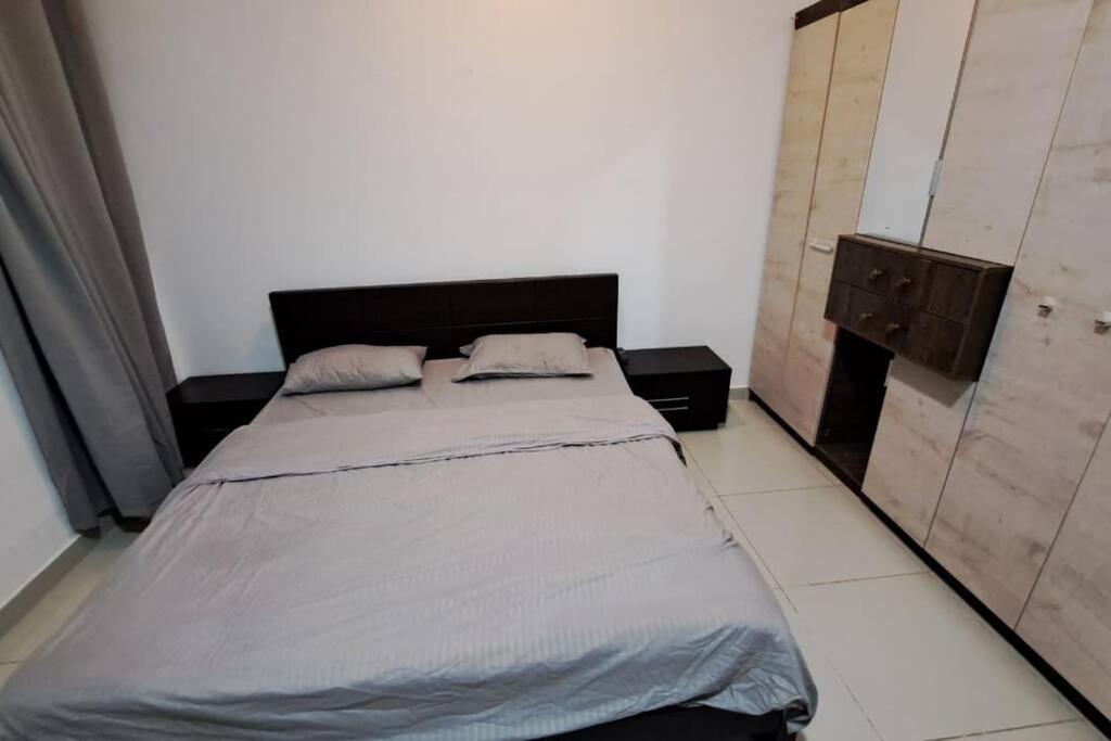 2 Bedroom With 4 King Size Beds *