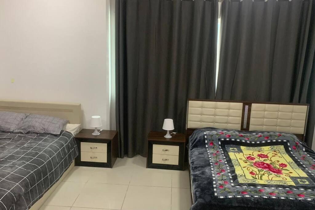 2 Bedroom With 4 King Size Beds Apartment