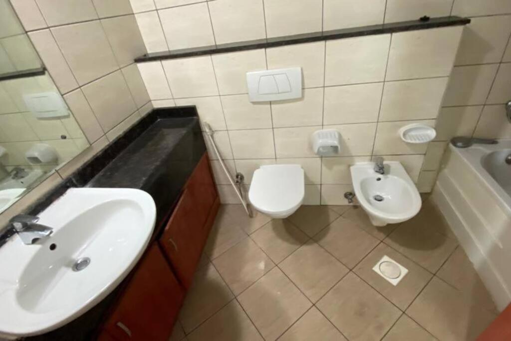 Apartment 2 Bedroom With 4 King Size Beds *