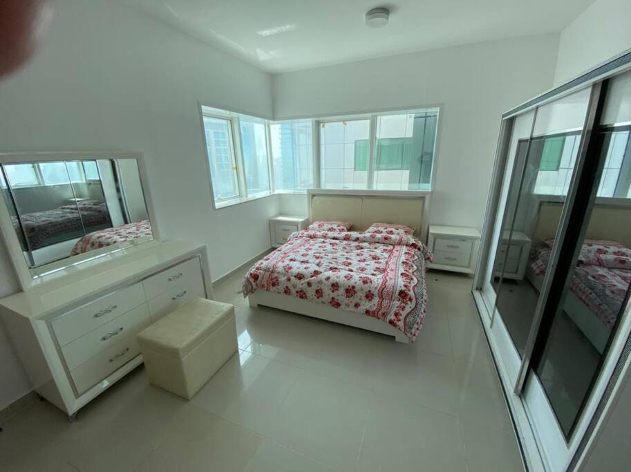 2 Bedroom With 4 King Size Beds Apartment