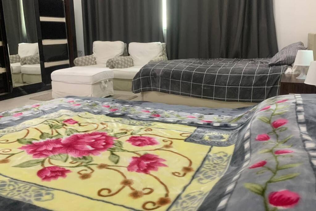 2 Bedroom With 4 King Size Beds Apartment Dubai