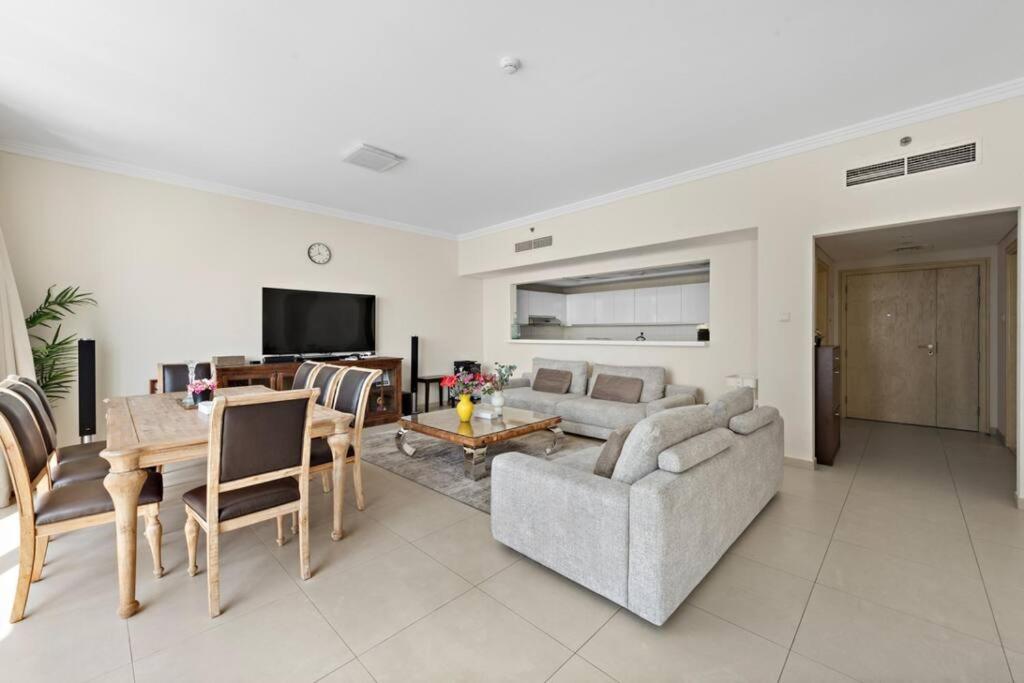 Apartment Entire 3 Bedroom With Direct Access Dubai