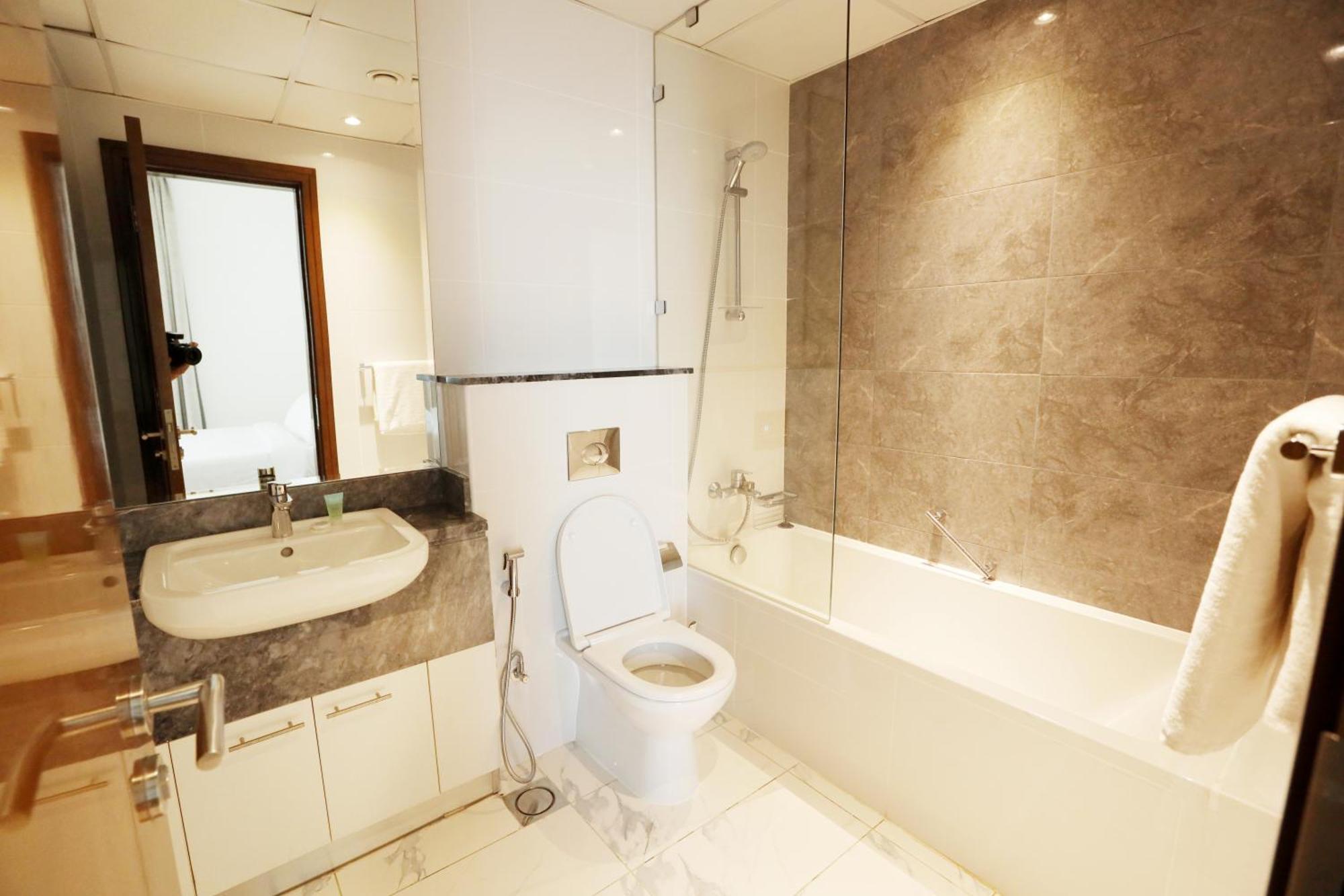 Brown Stone - Canal & Burj Khalifa Five Star Dubai