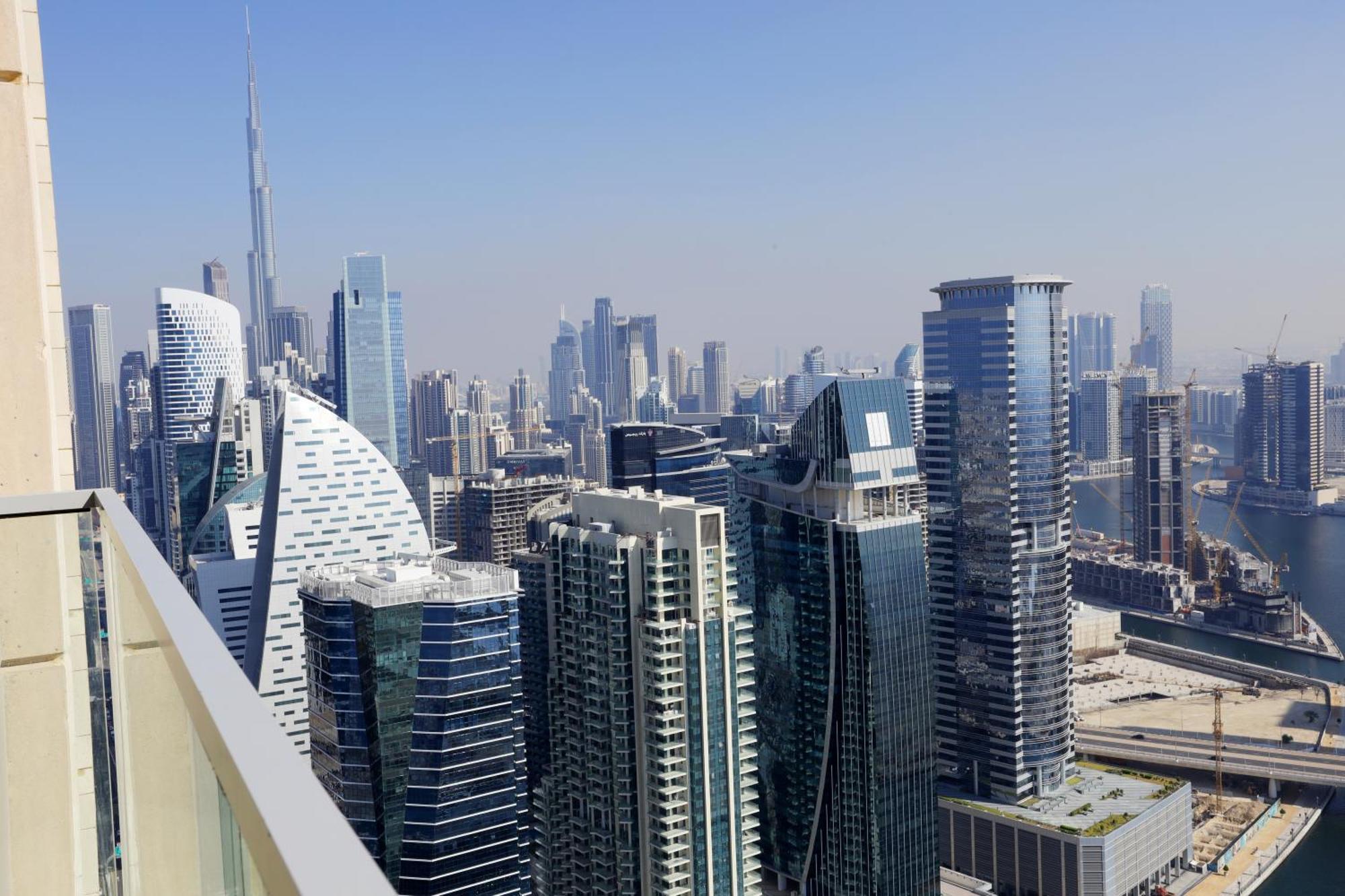 Brown Stone - Canal & Burj Khalifa Five Star Apartment