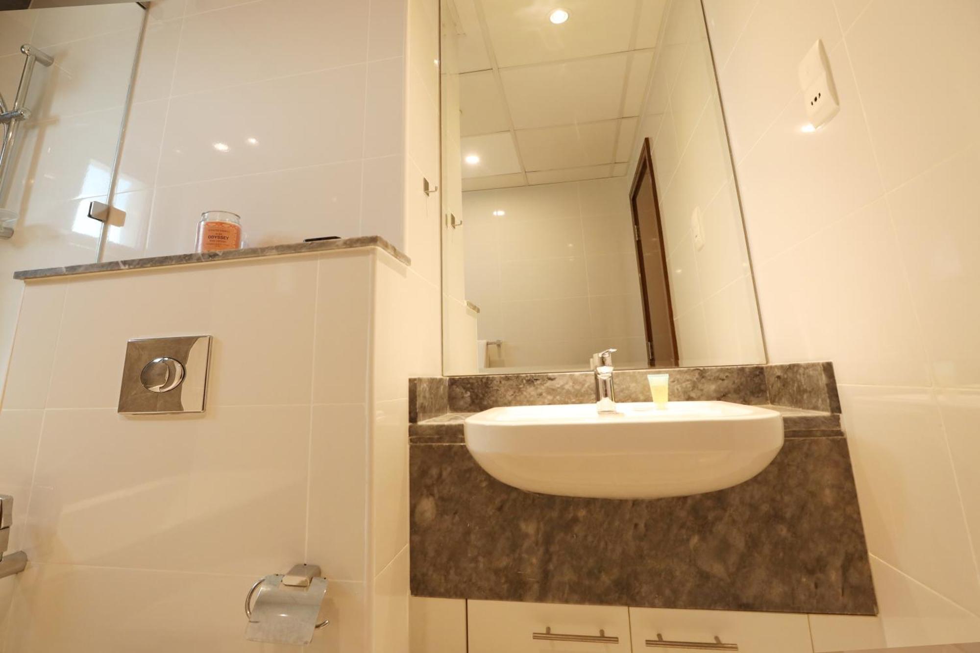 Brown Stone - Canal & Burj Khalifa Five Star