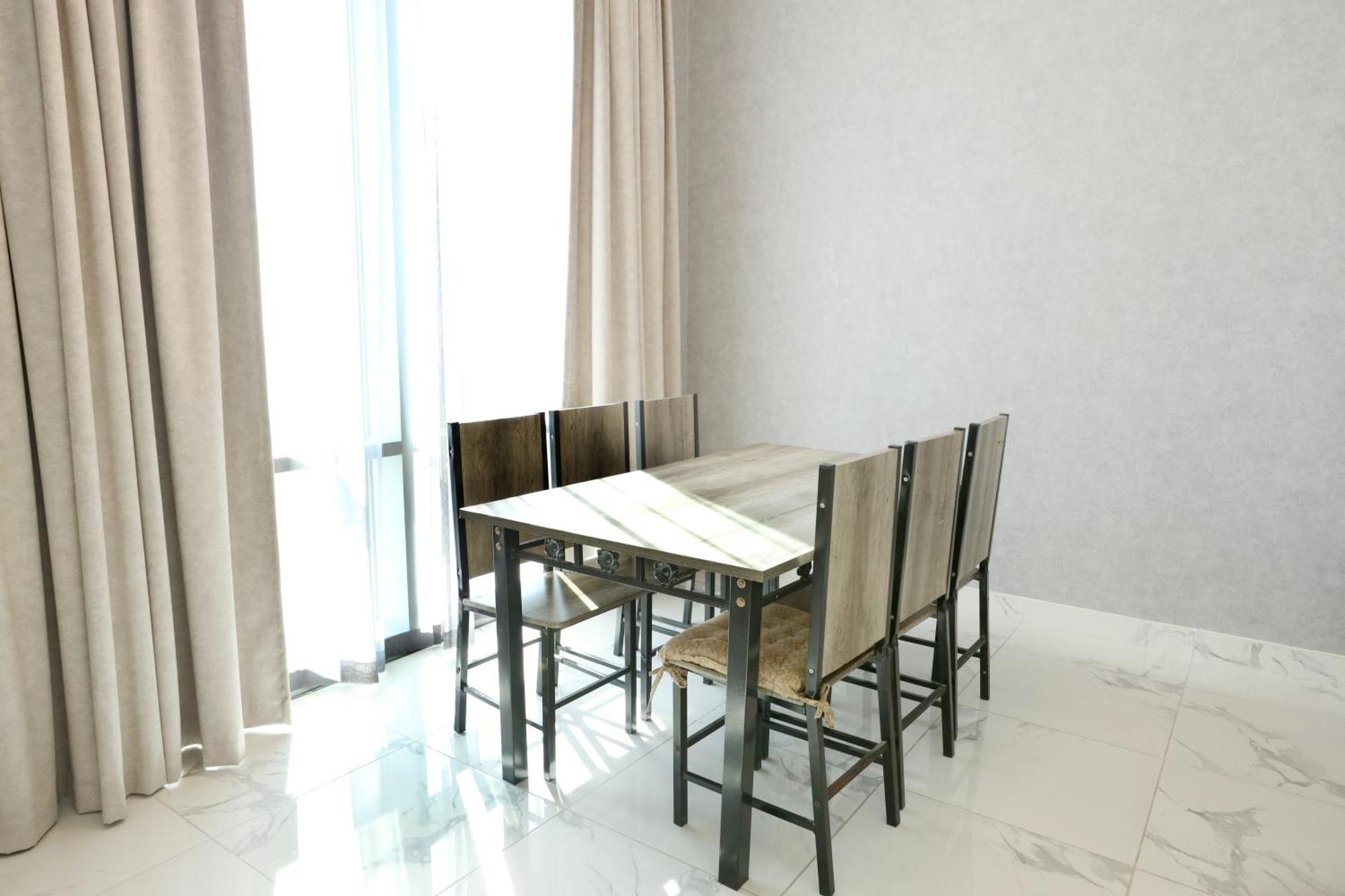 Brown Stone - Canal & Burj Khalifa Five Star Apartment Dubai