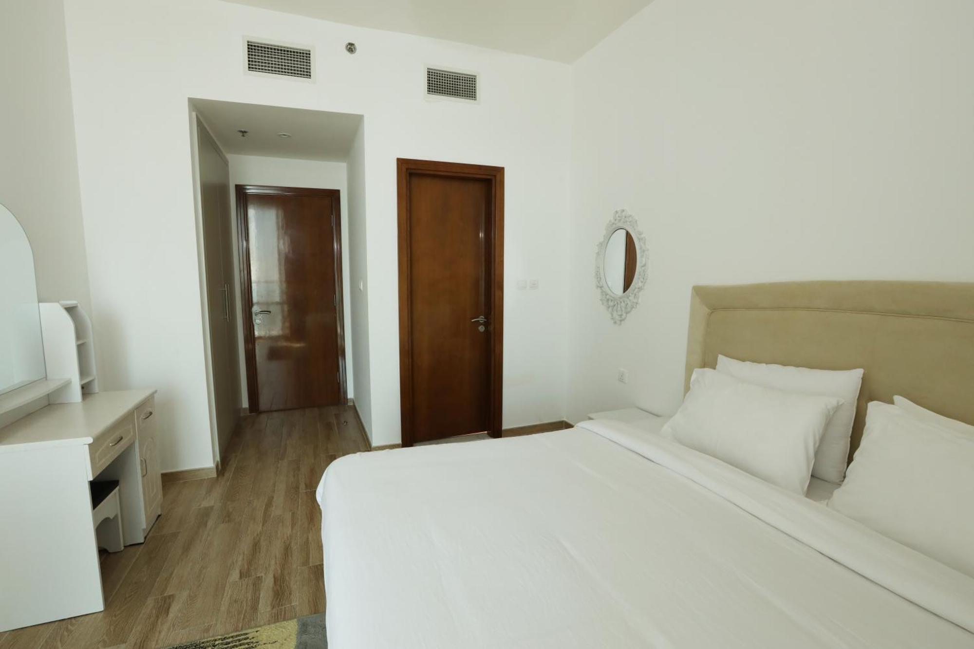 Brown Stone - Canal & Burj Khalifa Five Star Apartment