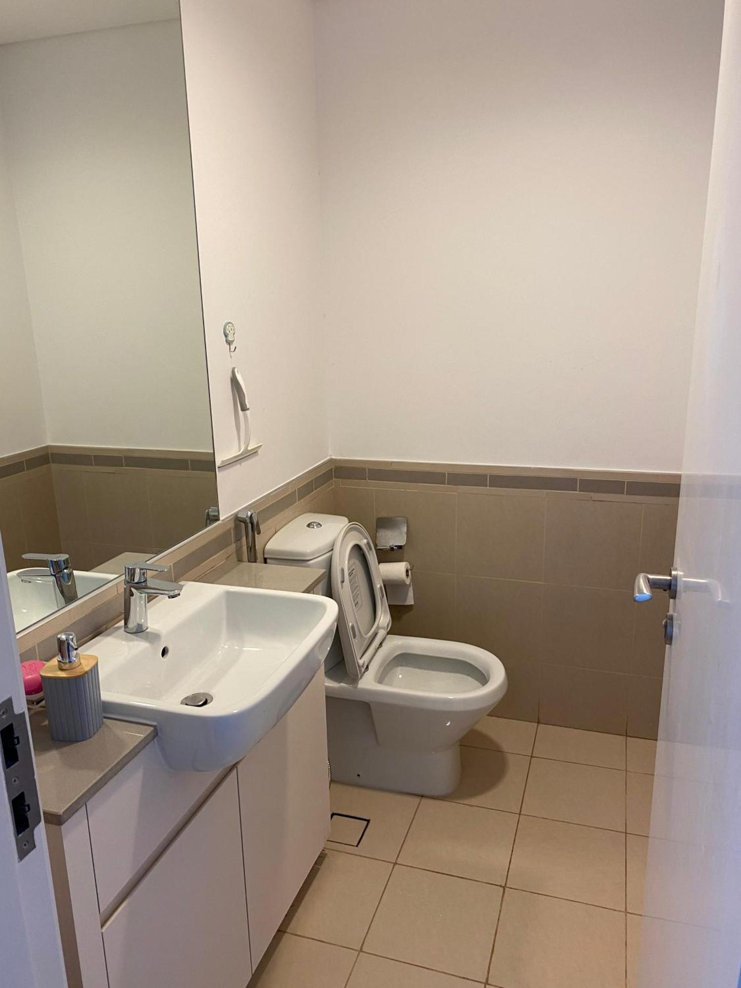 Lovely Calm 3br Easy Accessibility To With Huge Balcony And Pool View Town Square *