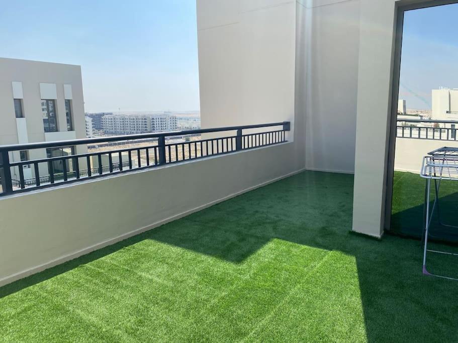 Lovely Calm 3br Easy Accessibility To With Huge Balcony And Pool View Town Square *