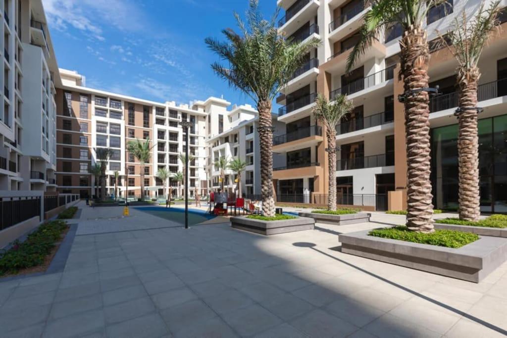 Lovely Calm 3br Easy Accessibility To With Huge Balcony And Pool View Town Square Dubai