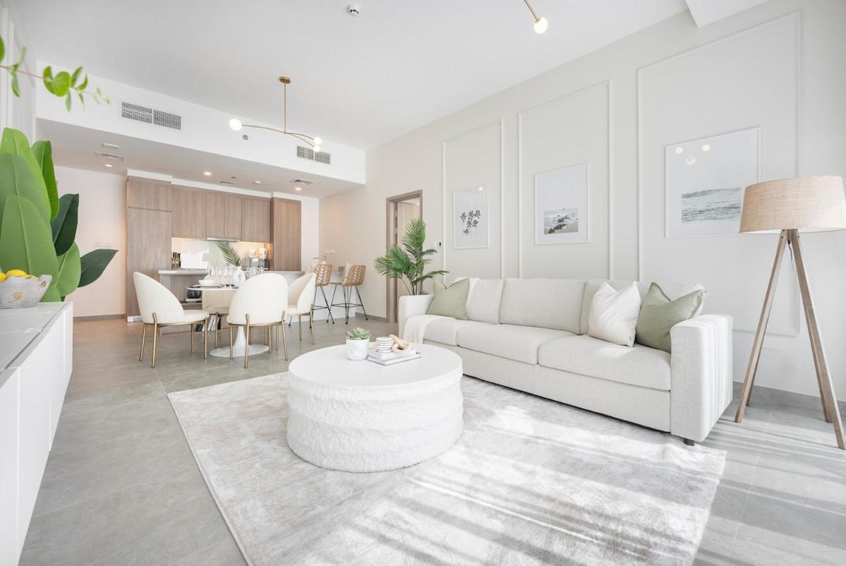 Apartment Stunning 1-bedroom With Sea View In Marina *