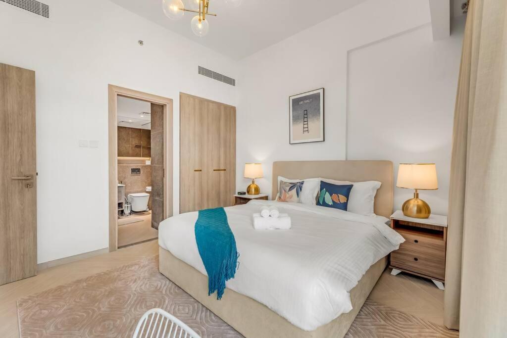 Waves - Spacious 1br With Balcony In Jvc Dubai