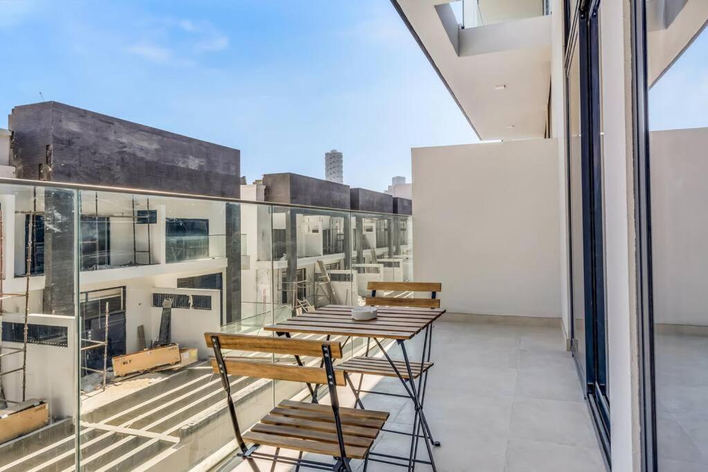 Waves - Spacious 1br With Balcony In Jvc