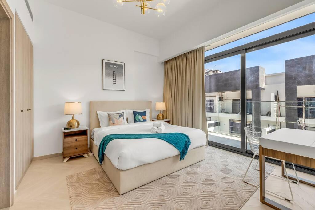 Waves - Spacious 1br With Balcony In Jvc *