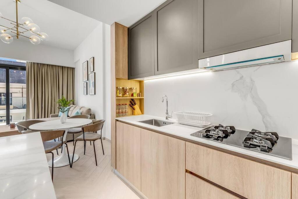 Waves - Spacious 1br With Balcony In Jvc