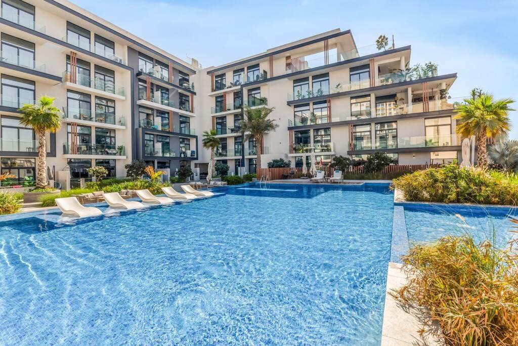 Waves - Spacious 1br With Balcony In Jvc Apartment *